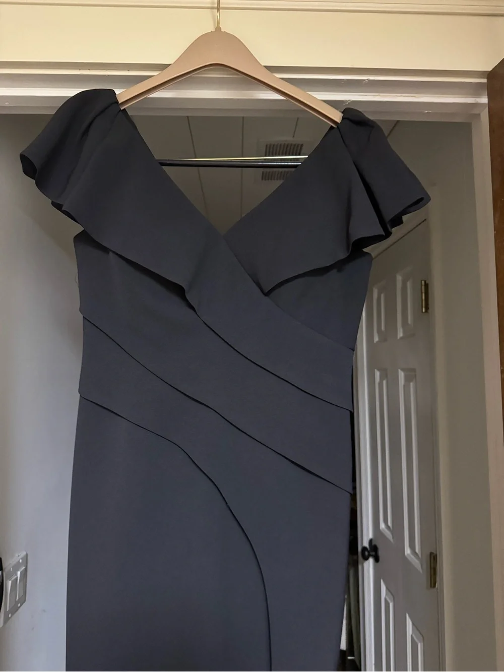 Elegant Black Maxi Dress with Decorative Front Buttons - Picture 3 of 4
